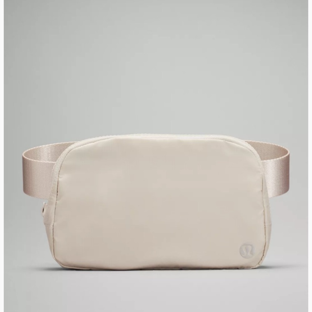 Lululemon everywhere belt bag in white opal
